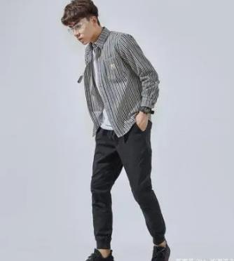 男生怎么搭配衣服才能吸引女生的目光