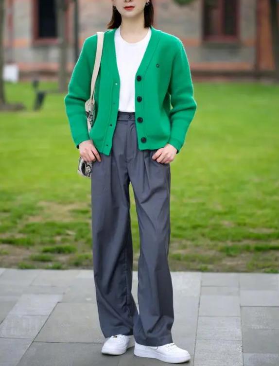 春天适合穿什么颜色的衣服?分享几种春天衣服的色彩搭配方案 春天适合穿什么颜色的衣服?分享几种春天衣服的色彩搭配方案