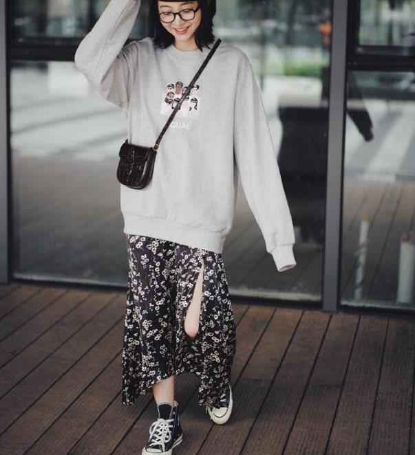 小个子女生卫衣搭配什么裤子好看?