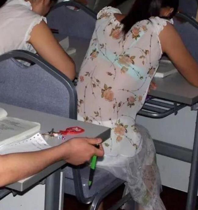 夏季女生穿白衣服太透怎么办？如何搭配化解尴尬？