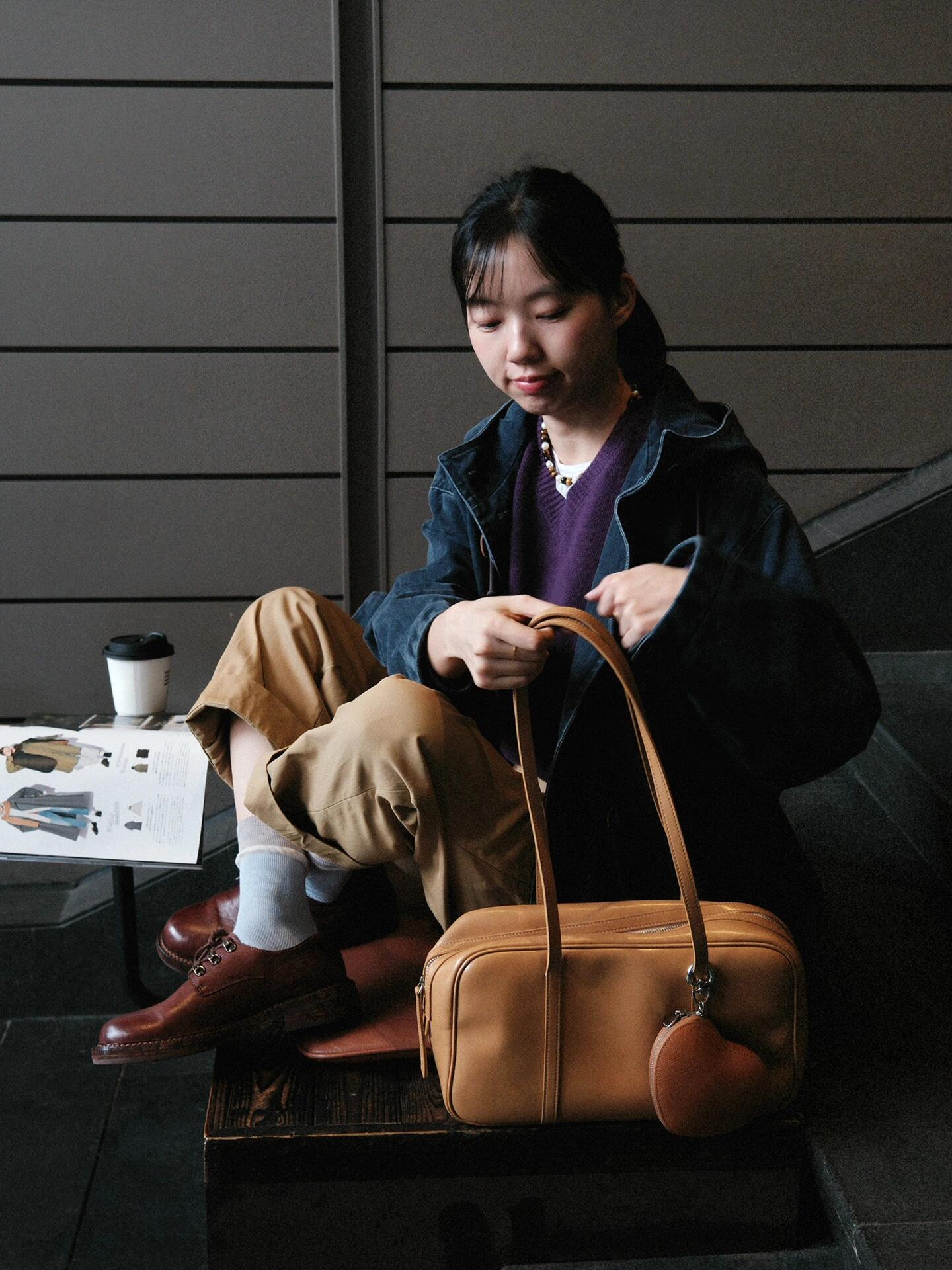 复古通勤新风尚:卡其紫配色的魅力 复古通勤新风尚:卡其紫配色的魅力