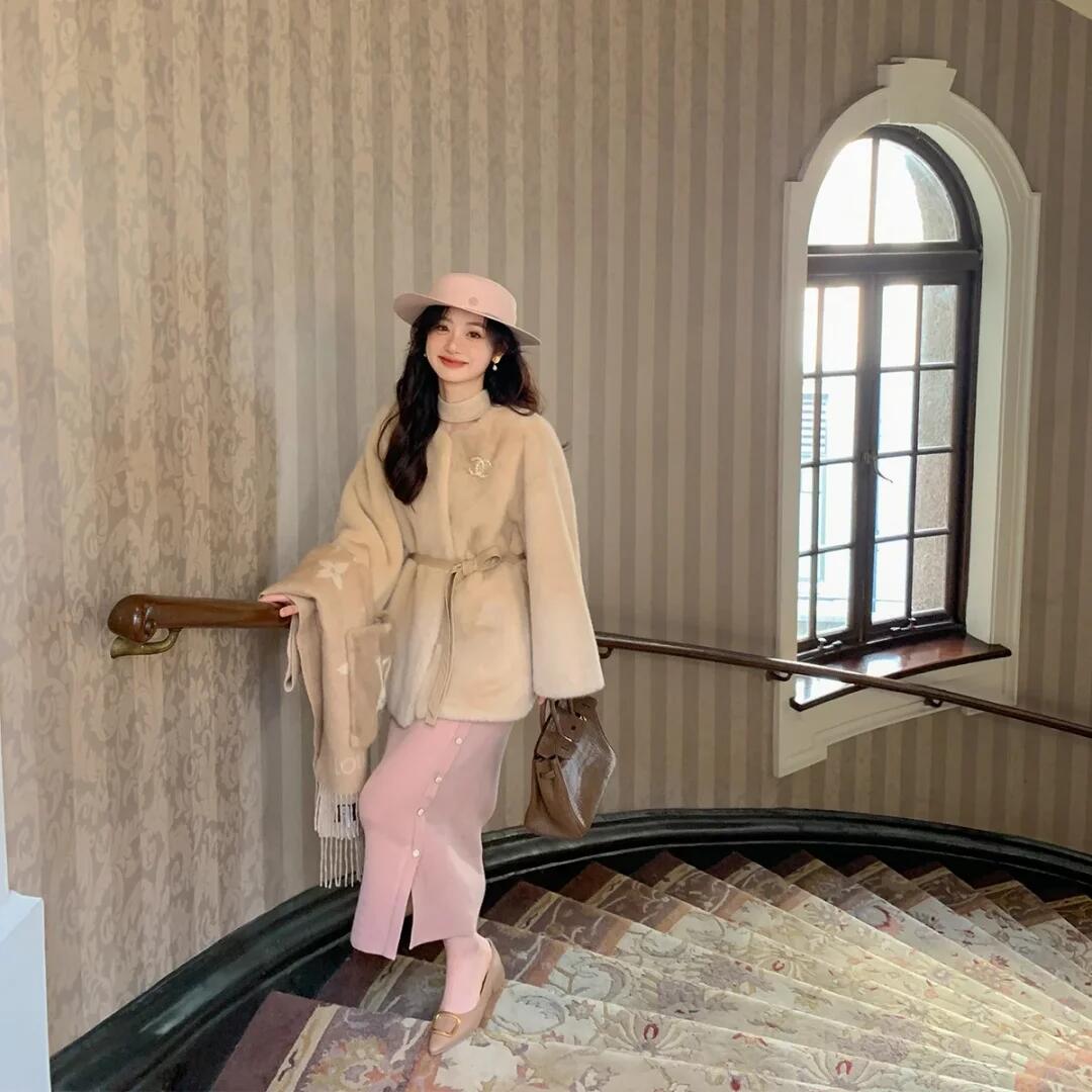 冬日里的奢华浪漫——女生皮草时尚穿搭 冬日里的奢华浪漫——女生皮草时尚穿搭