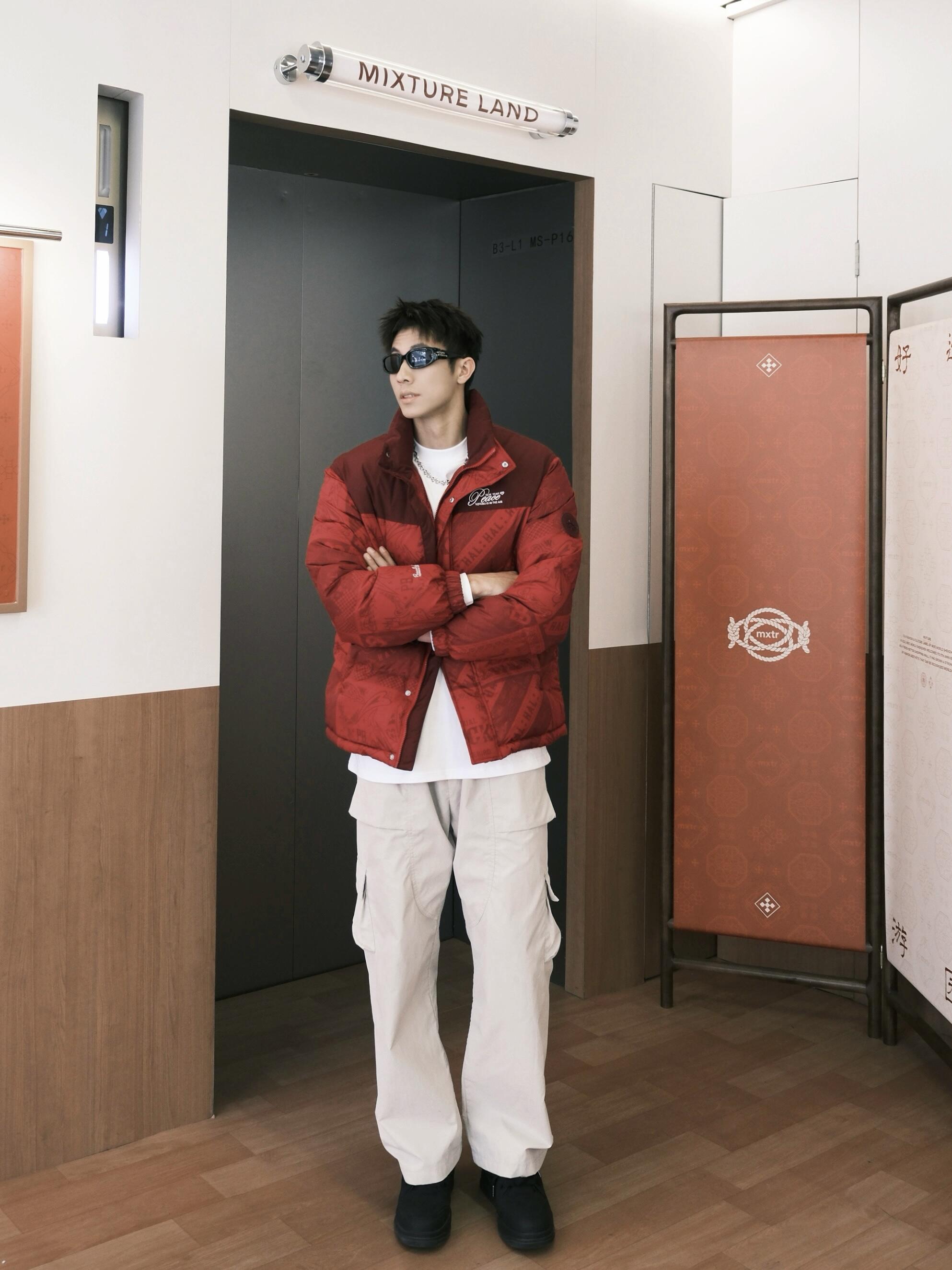 新年开运,身着红裳赴新春之约 新年开运,身着红裳赴新春之约