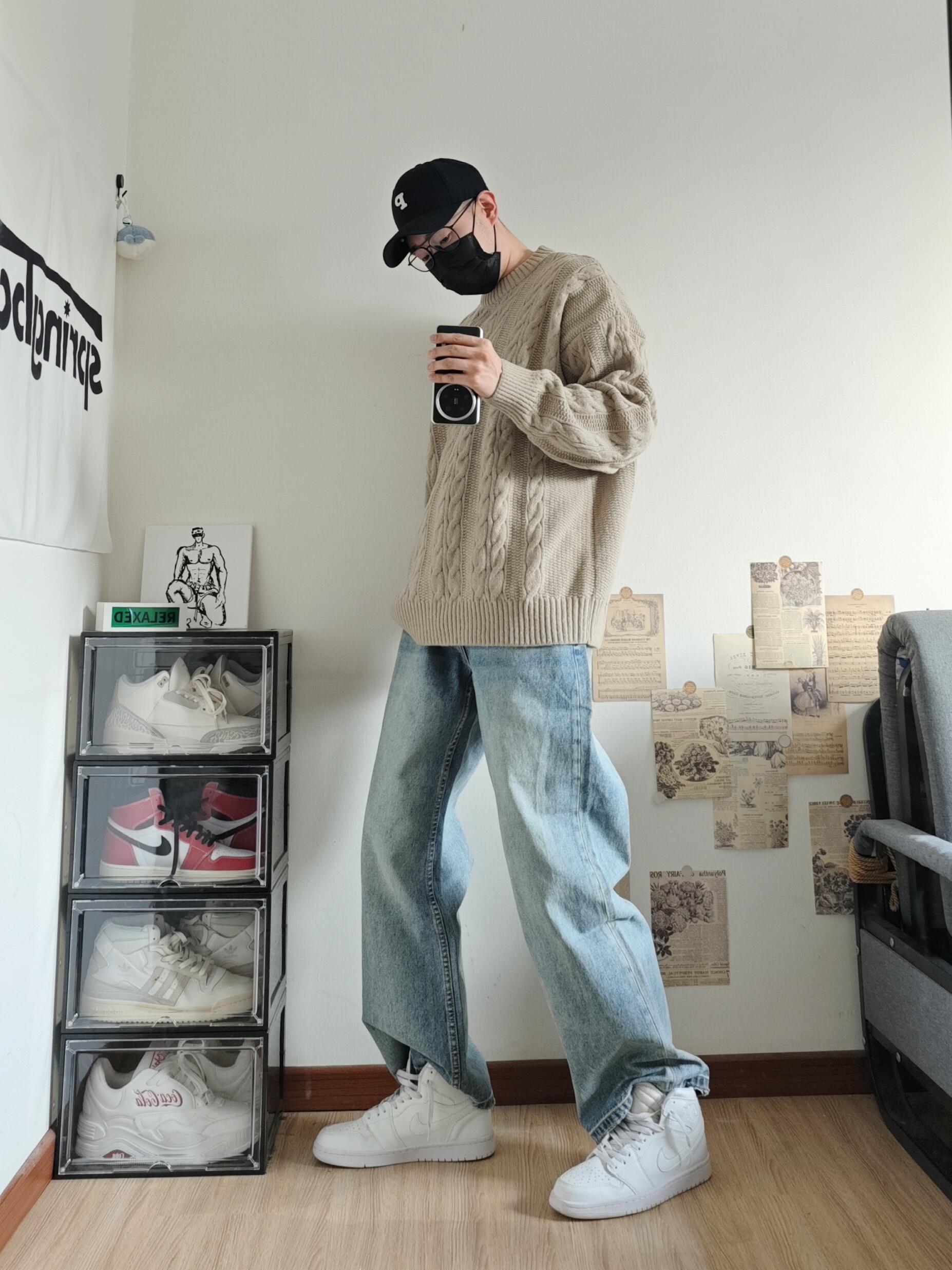 男生冬日穿搭秘籍：复古色系毛衣邂逅牛仔裤